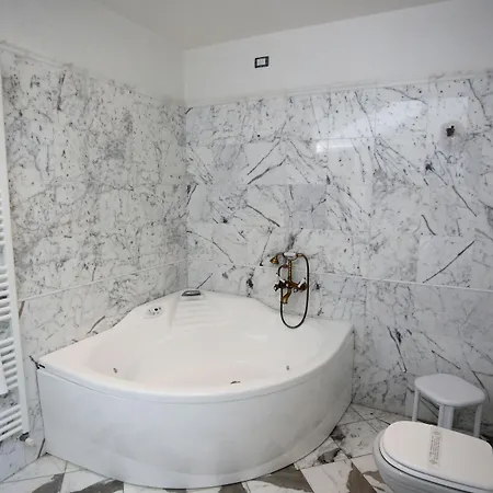 לינה וארוחת בוקר Palazzo Volta Boutique Luxury 4*