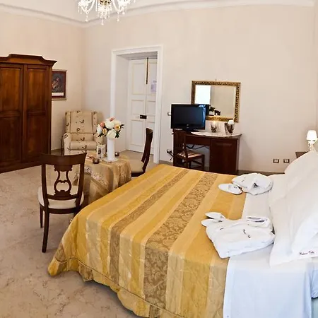 Palazzo Volta Boutique Luxury Alojamento de Acomodação e Pequeno-almoço Nardò